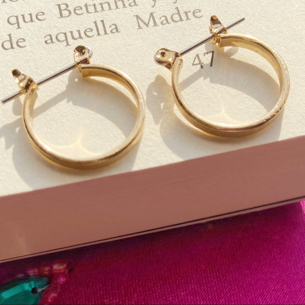 SMALL SIZE GOLD HOOPS
